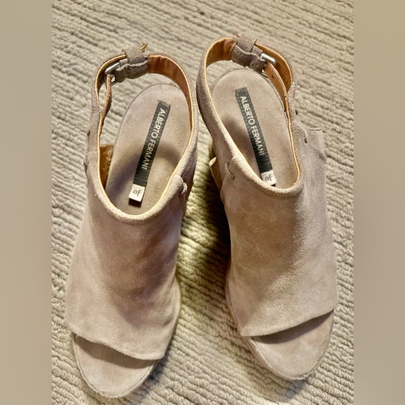 Alberto Fermani Women's Algeria Grey Suede Wedge - Picture 2 of 6